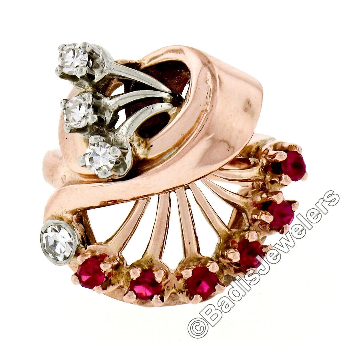 Vintage Retro 14K Zweifarbige Rose Und Weißgold .80Ctw Rundschliff Rubin Diamant Unikat Statement Cocktail Ring in Ausgezeichnetem Zustand von BadisJewelers