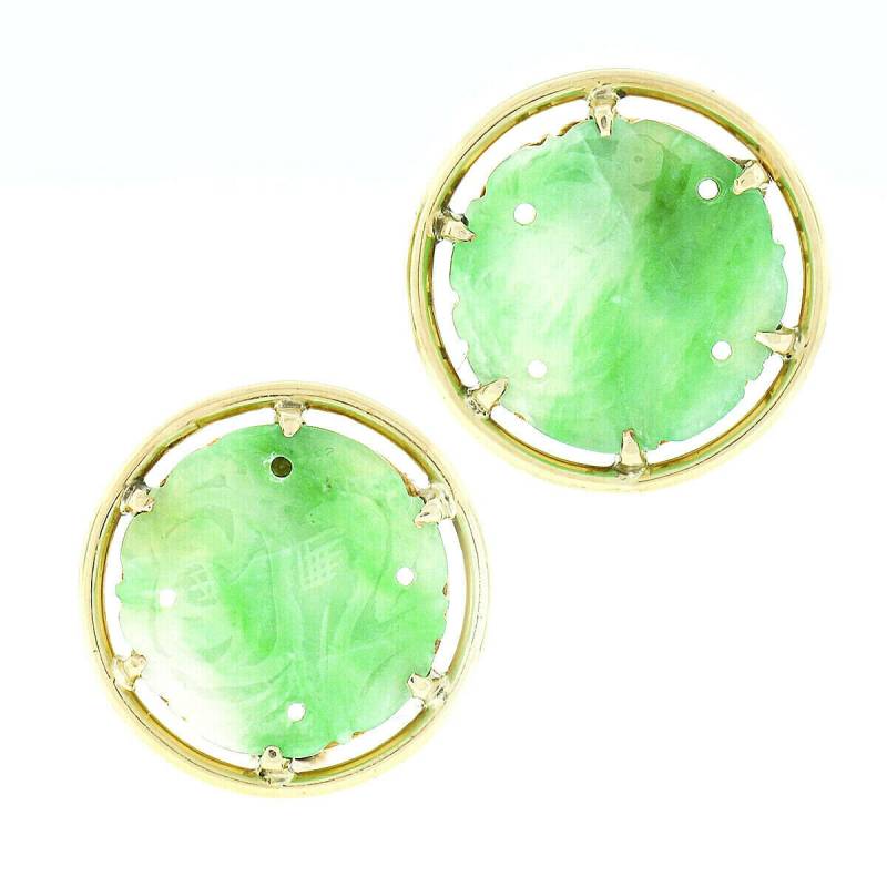 Vintage Wunderschöne 14K Gelbgold Geschnitzt Blume Jade Große Runde Multi Prong Set Button Clip Auf Ohrringe in Ausgezeichnetem Zustand von BadisJewelers