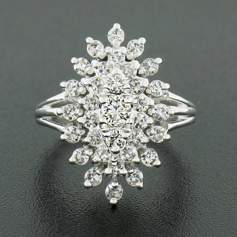 Vintage Wunderschöne 14K Weißgold 1, 03Ctw Alte Übergangs-Und Single Cut Diamant Navette Form Gestuften Cluster Ring in Ausgezeichnetem Zustand von BadisJewelers