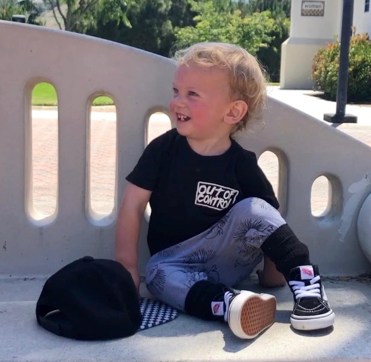 Außer Kontrolle T-Shirt von Badparentsclub