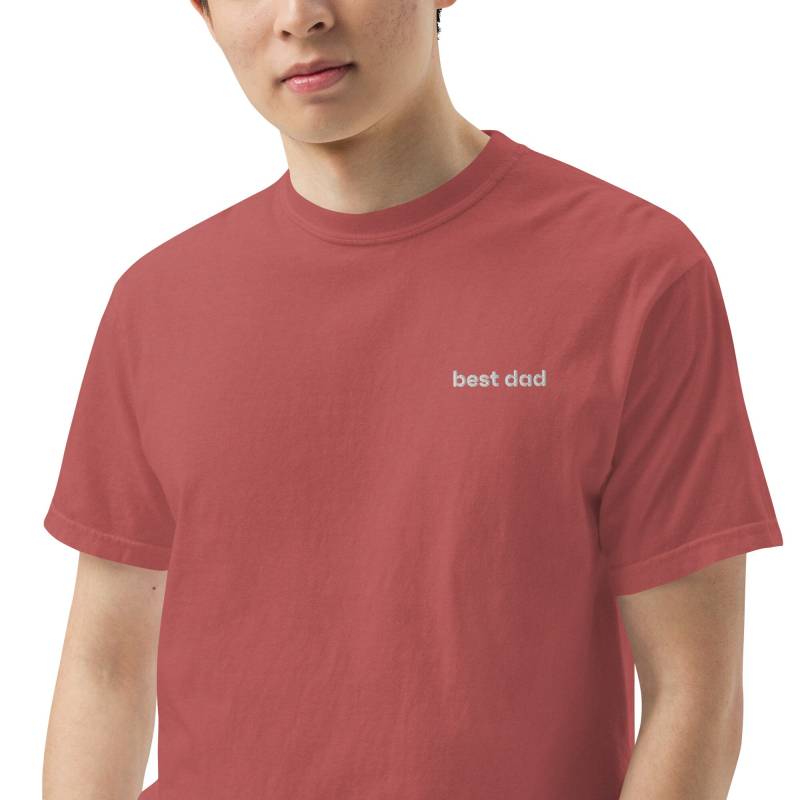 Best Dad Gestickt Schweres Textilgefärbtes Unisex-T-Shirt Best Dad Gestickt Schweres Textilgefärbtes Unisex-T-Shirt von BaerDesignShop