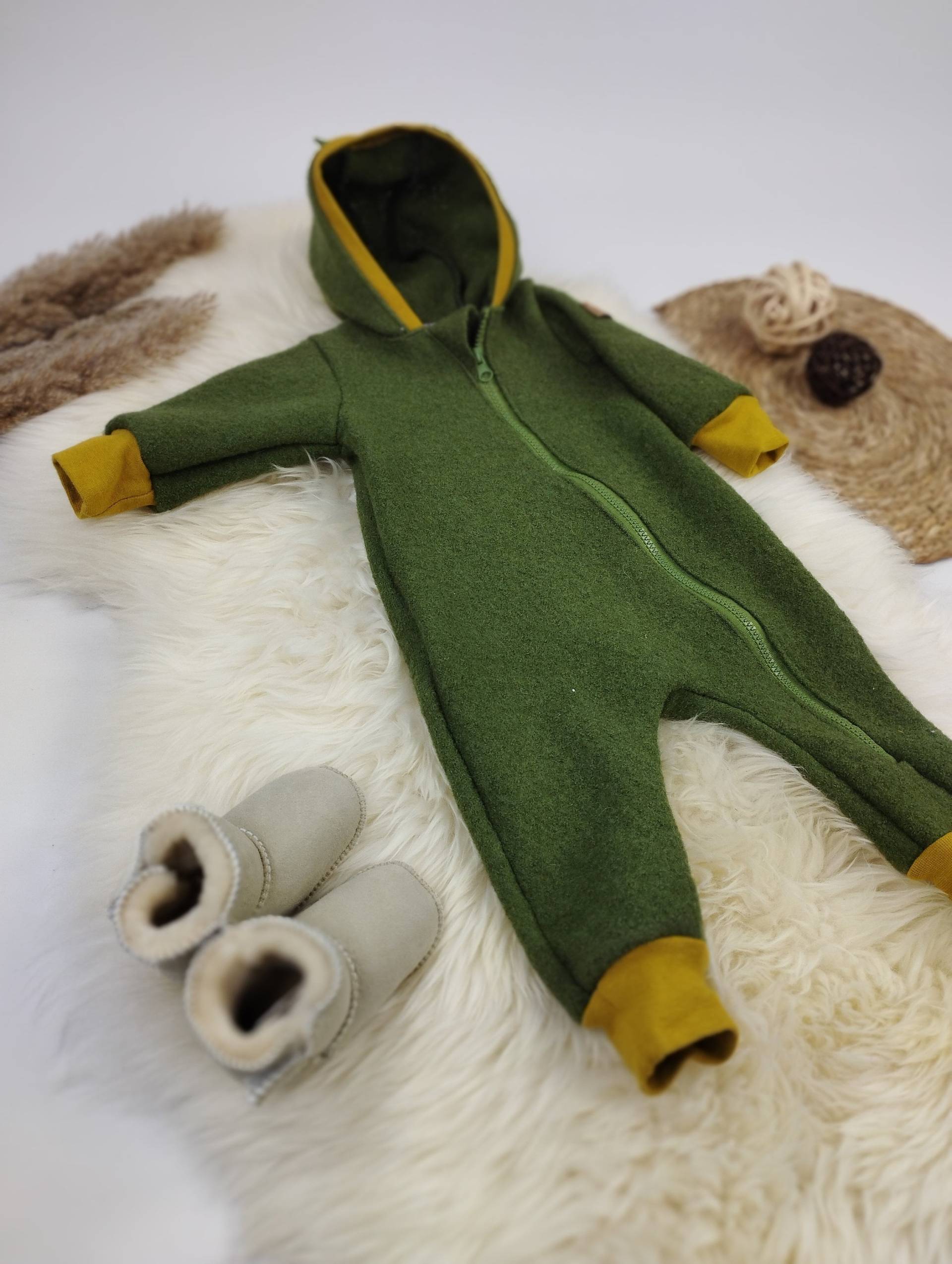 Walkoverall Gr. 74 Olivgrün Artikelnr. 0005 von BaerundBaerinShop