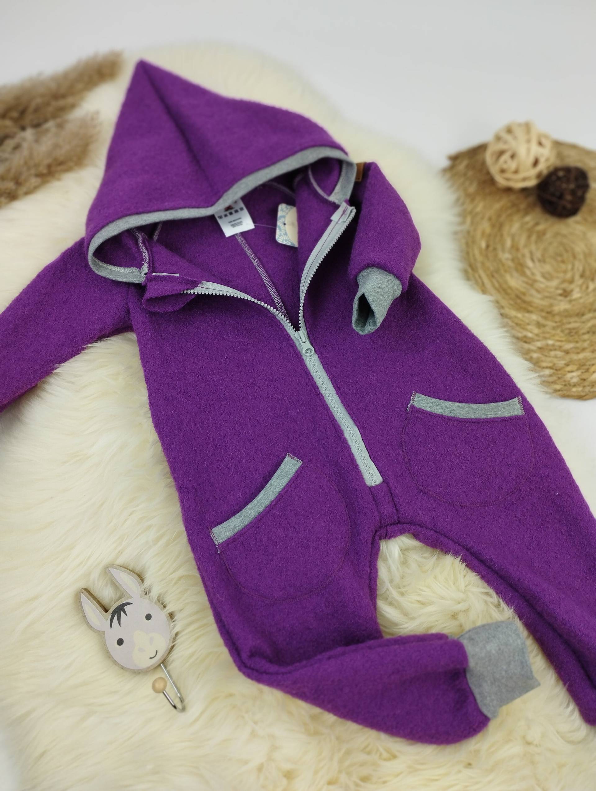 Walkoverall Gr. 80 Beere Artikelnr. 0027 von BaerundBaerinShop