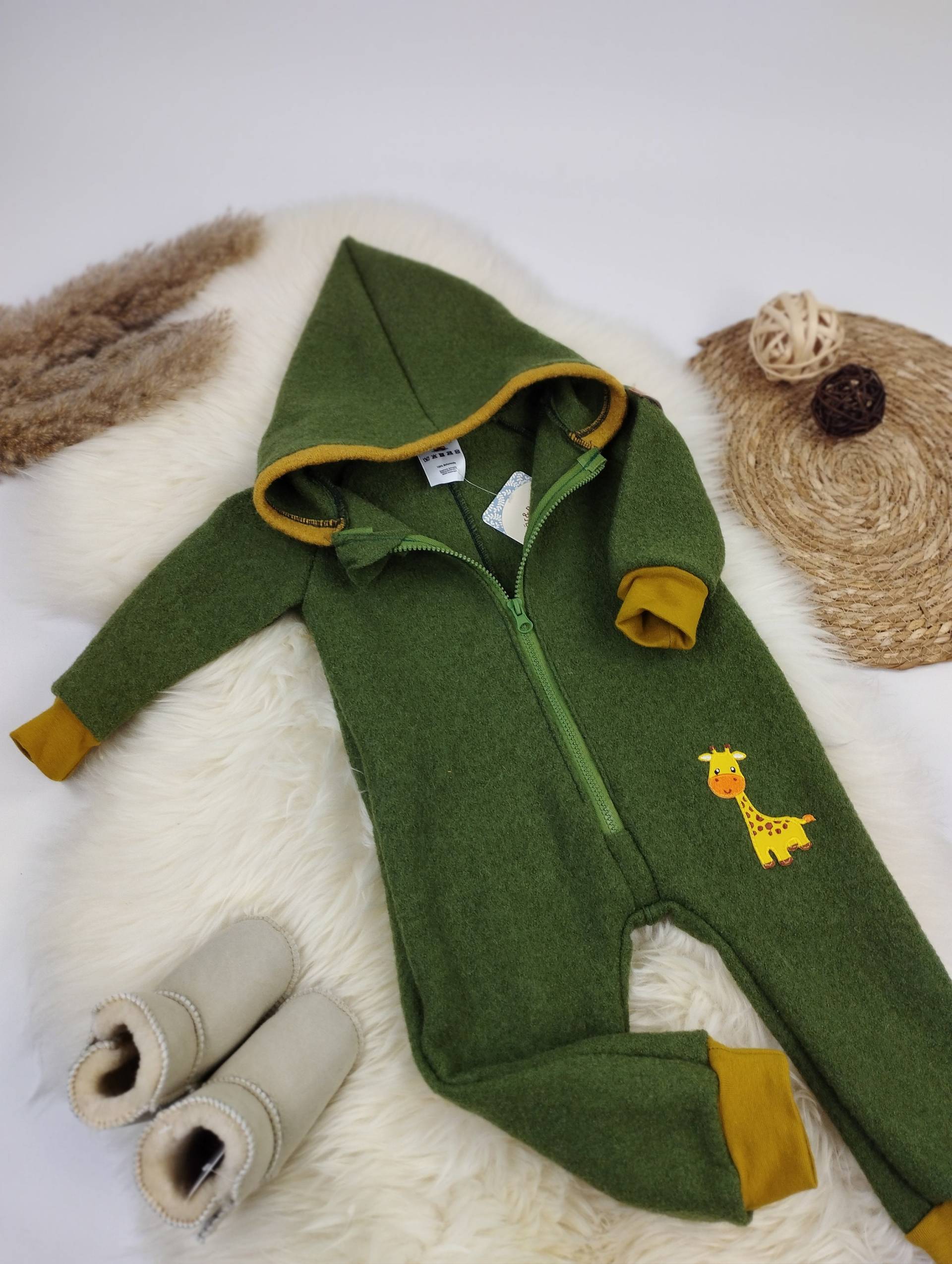 Walkoverall Gr. 80 Olivgrün Artikelnr. 0046 von BaerundBaerinShop