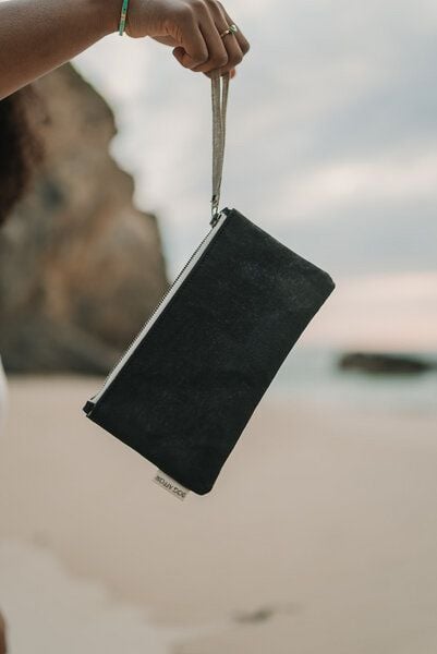 Bag Affair Clutch mit Handschlaufe aus CORKonLINEN von Bag Affair