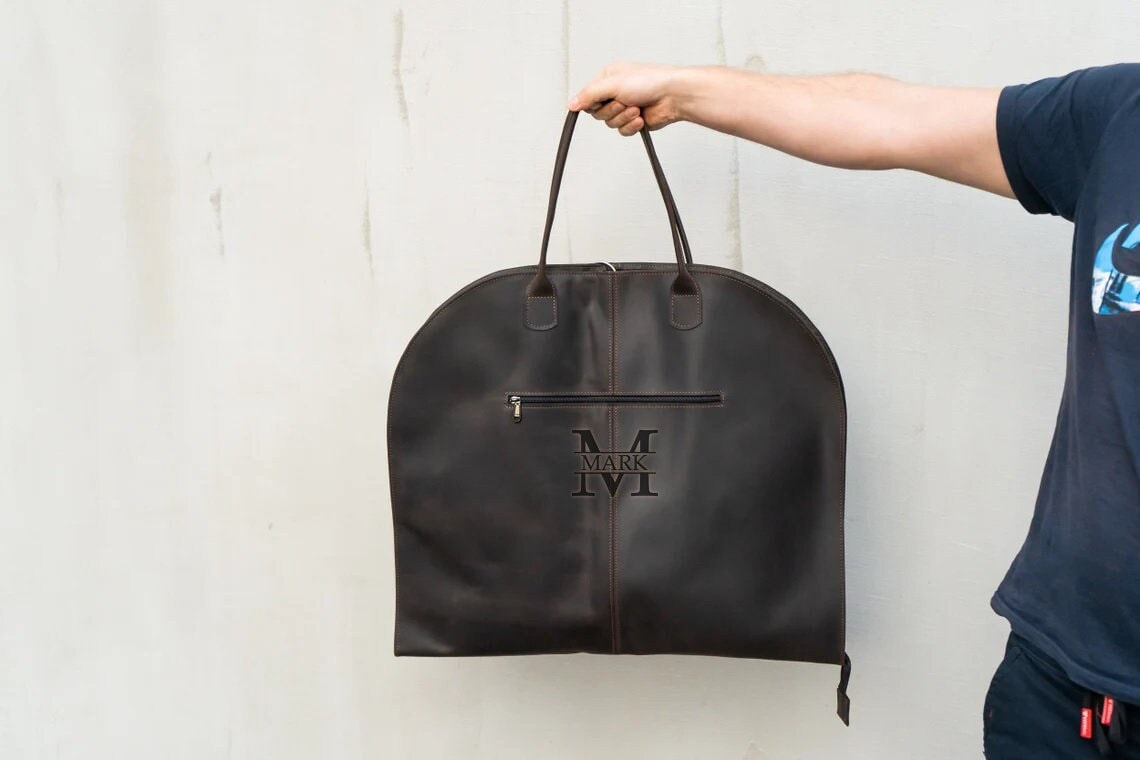 Leder-Kostüm-Tragetasche, Leder-Reiseanzug-Tasche, Kleidersack Für Männer, Reiseanzug-Abdeckung, Personalisierter Anzugträger Leder-Kostüm-Tragetasche, Leder-Reiseanzug-Tasche, Kleidersack Für Männer, Reiseanzug-Abdeckung, Personalisierter Anzugträger von BagBaseArt