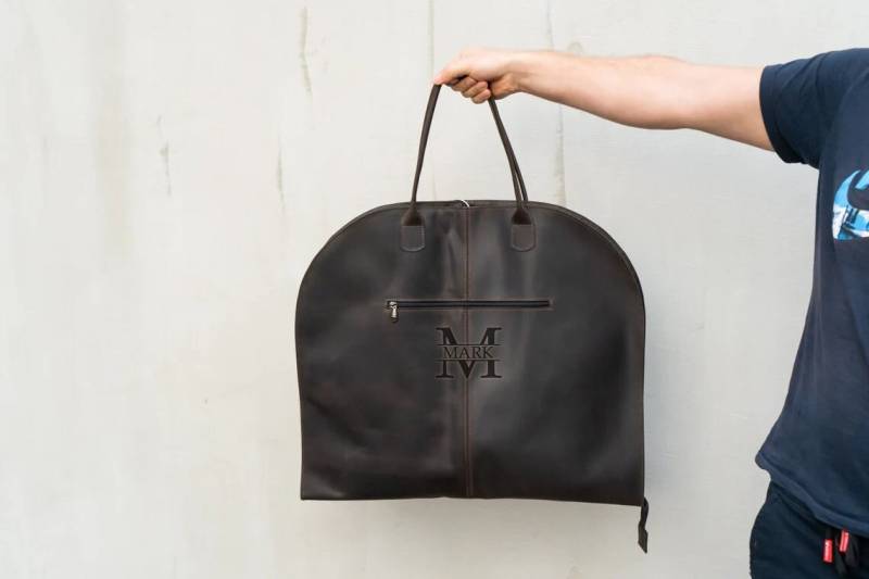 Leder-Kostüm-Tragetasche, Leder-Reiseanzug-Tasche, Kleidersack Für Männer, Reiseanzug-Abdeckung, Personalisierter Anzugträger Leder-Kostüm-Tragetasche, Leder-Reiseanzug-Tasche, Kleidersack Für Männer, Reiseanzug-Abdeckung, Personalisierter Anzugträger von BagBaseArt