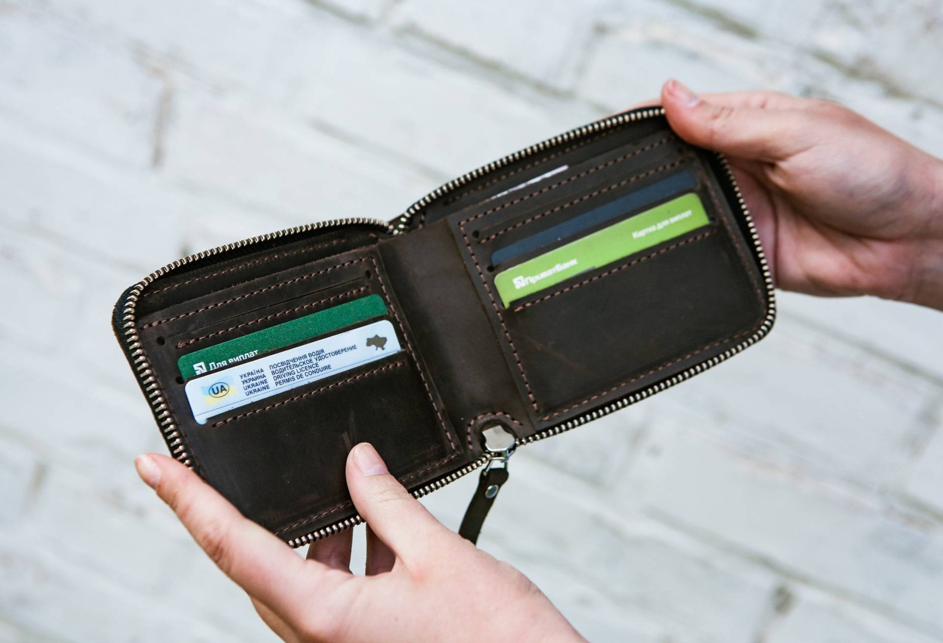Personalisierte Brieftasche Aus Leder, Mini Für Frauen, Leder Mit Reißverschluss von BagBaseArt