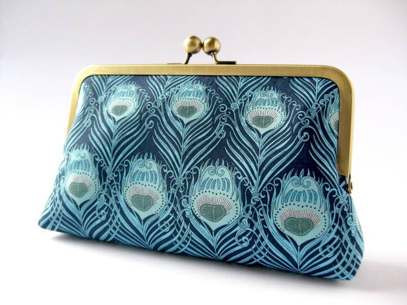 Jugendstil-Clutch Pfauenfeder Liberty London Print-Abendtasche Jugendstil-Clutch Pfauenfeder Liberty London Print-Abendtasche von BagNoir