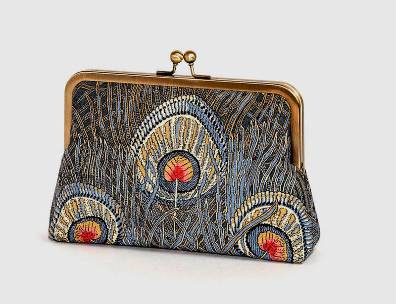 Pfauenfeder-Clutch Liberty Of London Print Seidenabendtasche Pfauenfeder-Clutch Liberty Of London Print Seidenabendtasche von BagNoir