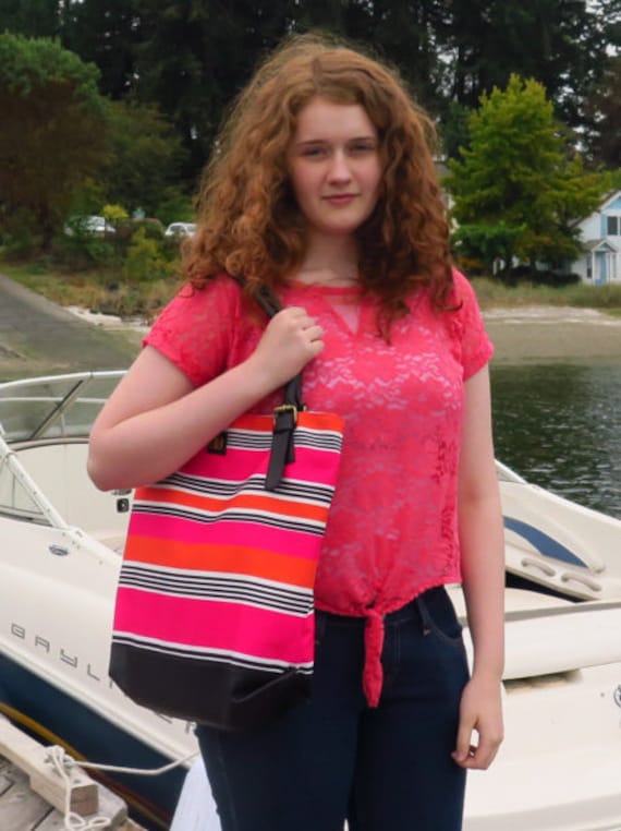 Tragetasche Doppelgriffe Stylisch Pink Orange Candy Stripe Trendy Diva Streifen Schultertasche Bagabook von BagabookBoutique