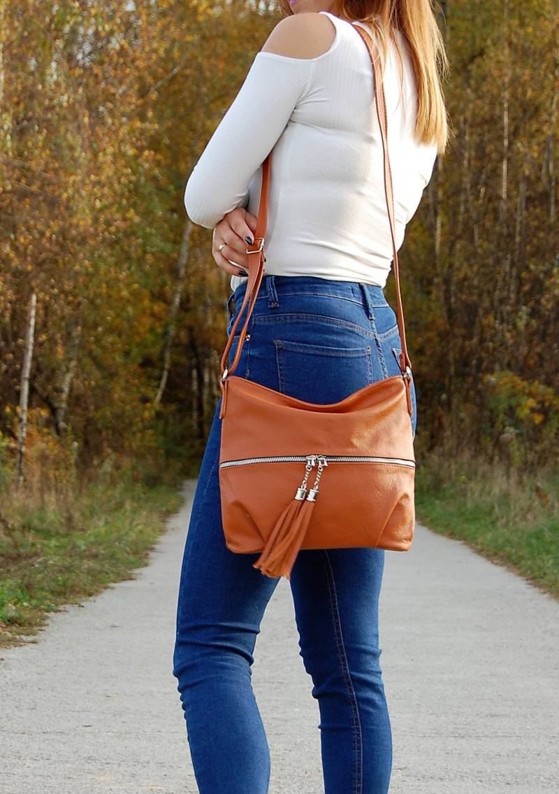 Skórzana Torebka Listonoszka Z Frędzlami - Nowość von BagooPL