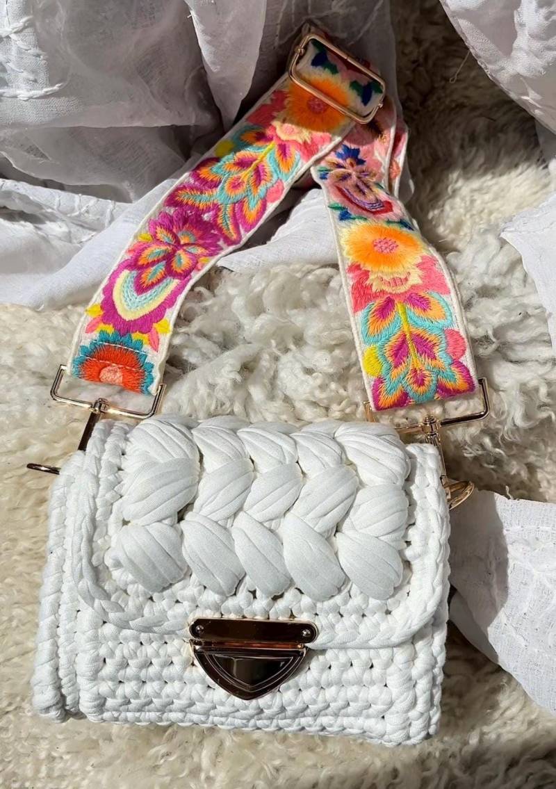 Handgefertigte Gehäkelte Tasche in Weiß Mit Schultergurt, Bunt, Crossbody Bag, Gute Zu Sommerkleidern Handgefertigte Gehäkelte Tasche in Weiß Mit Schultergurt, Bunt, Crossbody Bag, Gute Zu Sommerkleidern von BagsByAlexandra