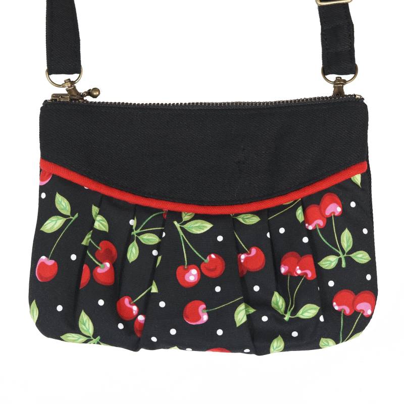 3-In-1-Multifunktionsbeutel Schwarz, Rote Kirschen, Weiße Punkte Von Loli. Quer Am Körper, An Der Schulter, Taille Oder in Hand Getragen 3-In-1-Multifunktionsbeutel Schwarz, Rote Kirschen, Weiße Punkte Von Loli. Quer Am Körper, An Der Schulter, Taille Oder in Hand Getragen von BagsByLoli