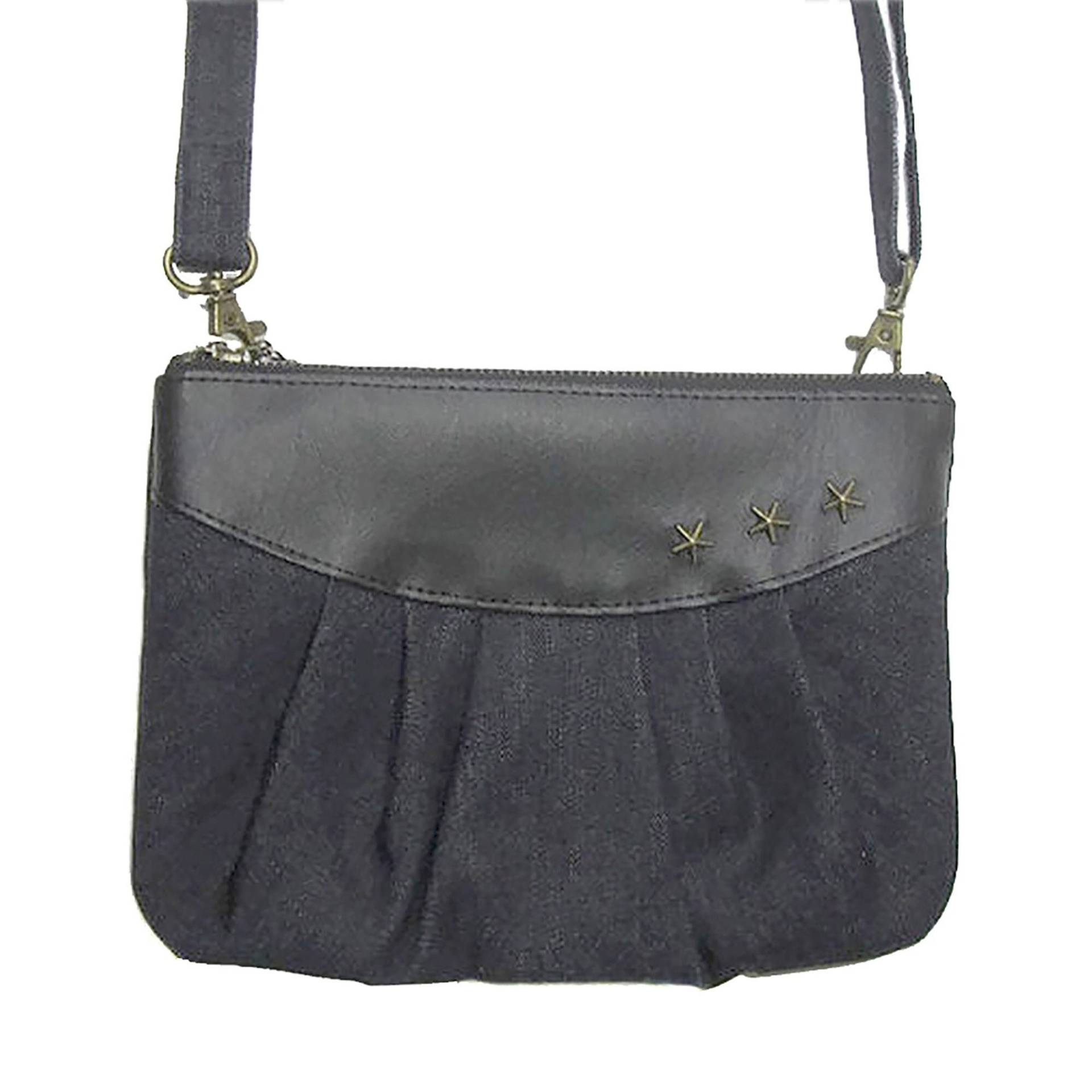 3-In-1 Multifunktionstasche. Jeanstasche Mit Kunstleder Und Bronzefarbenen Sternen. Kann Quer Über Den Körper, Der Schulter, An Taille Oder in Hand 3-In-1 Multifunktionstasche. Jeanstasche Mit Kunstleder Und Bronzefarbenen Sternen. Kann Quer Über Den Körper, Der Schulter, An Taille Oder in Hand von BagsByLoli
