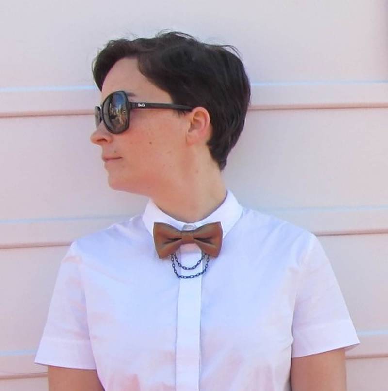 Fliege-Brosche Aus Recyceltem Leder Und Wildleder in Verschiedenen Farben. Taschen - Oder Kleidungsdekoration. Rockabilly. Originalschmuck. Schnalle von BagsByLoli