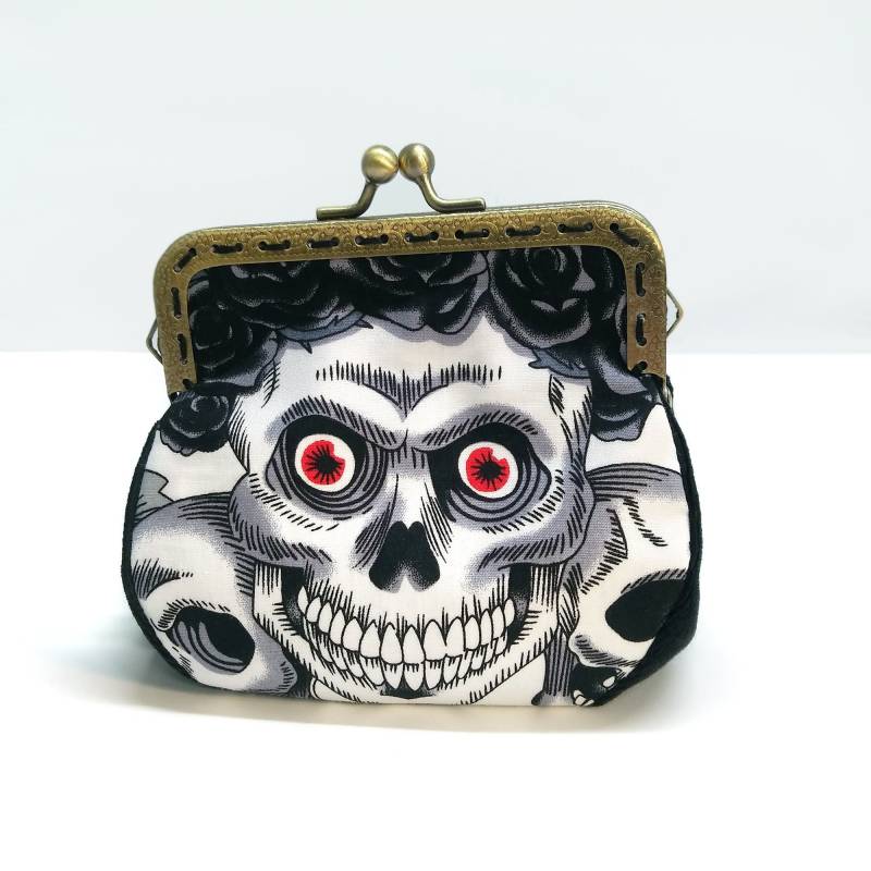 Geldbörse Im Vintage-stil Mit Schwarz-Weißem Totenkopf - Und Roten Augen-Print Von Loli. Metallverschluss in Antikbronze. Rockabilly. Mini-Geldbörse Geldbörse Im Vintage-stil Mit Schwarz-Weißem Totenkopf - Und Roten Augen-Print Von Loli. Metallverschluss in Antikbronze. Rockabilly. Mini-Geldbörse von BagsByLoli