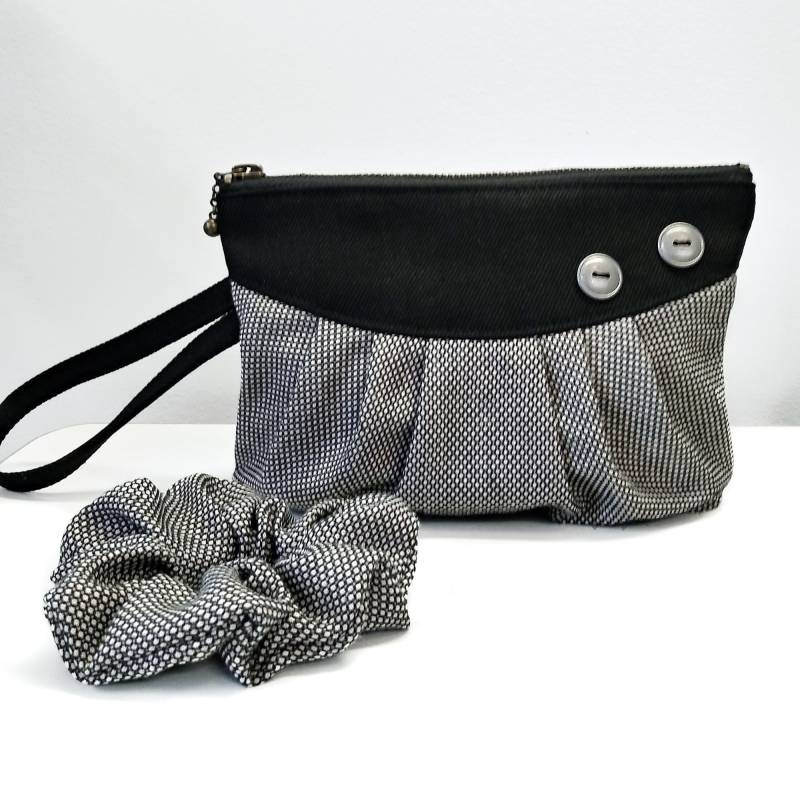 Geschenkset Tasche Mit Passendem Liebling. Kleine Schwarz-Weiße Hahnentritttasche Antiken Silbernen Knöpfen. Abendtasche. Ehefrau Geschenkset Tasche Mit Passendem Liebling. Kleine Schwarz-Weiße Hahnentritttasche Antiken Silbernen Knöpfen. Abendtasche. Ehefrau von BagsByLoli