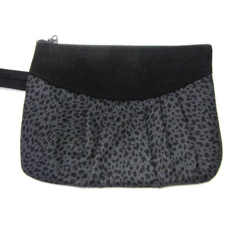 Schwarze Und Graue Tasche Leopard Von Loli. - Doppelt. in Zwei Abschnitte Unterteilt. Make-Up-Cover. Handtasche Für Partys. Tiergedruckt Schwarze Und Graue Tasche Leopard Von Loli. - Doppelt. in Zwei Abschnitte Unterteilt. Make-Up-Cover. Handtasche Für Partys. Tiergedruckt von BagsByLoli