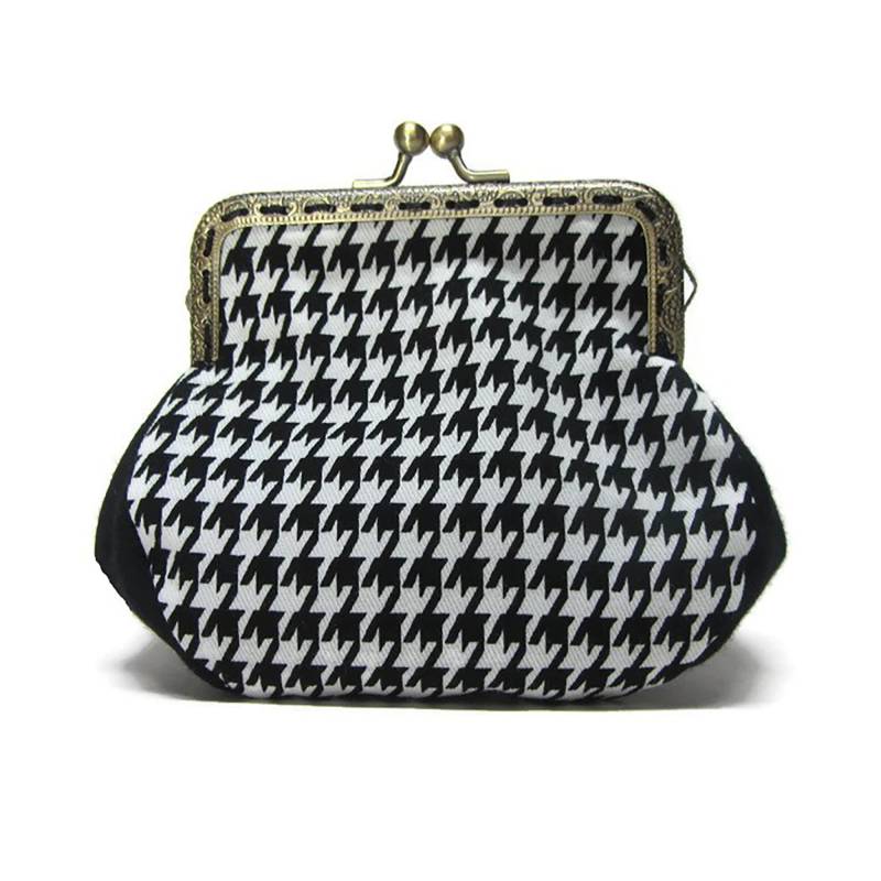 Vintage-Inspirierte Schwarz-Weiße Hahnentritt-Geldbörse Von Loli. Von Hand Geklebter Und Genähter Metallverschluss. Rockabilly. Retro.girly Vintage-Inspirierte Schwarz-Weiße Hahnentritt-Geldbörse Von Loli. Von Hand Geklebter Und Genähter Metallverschluss. Rockabilly. Retro.girly von BagsByLoli