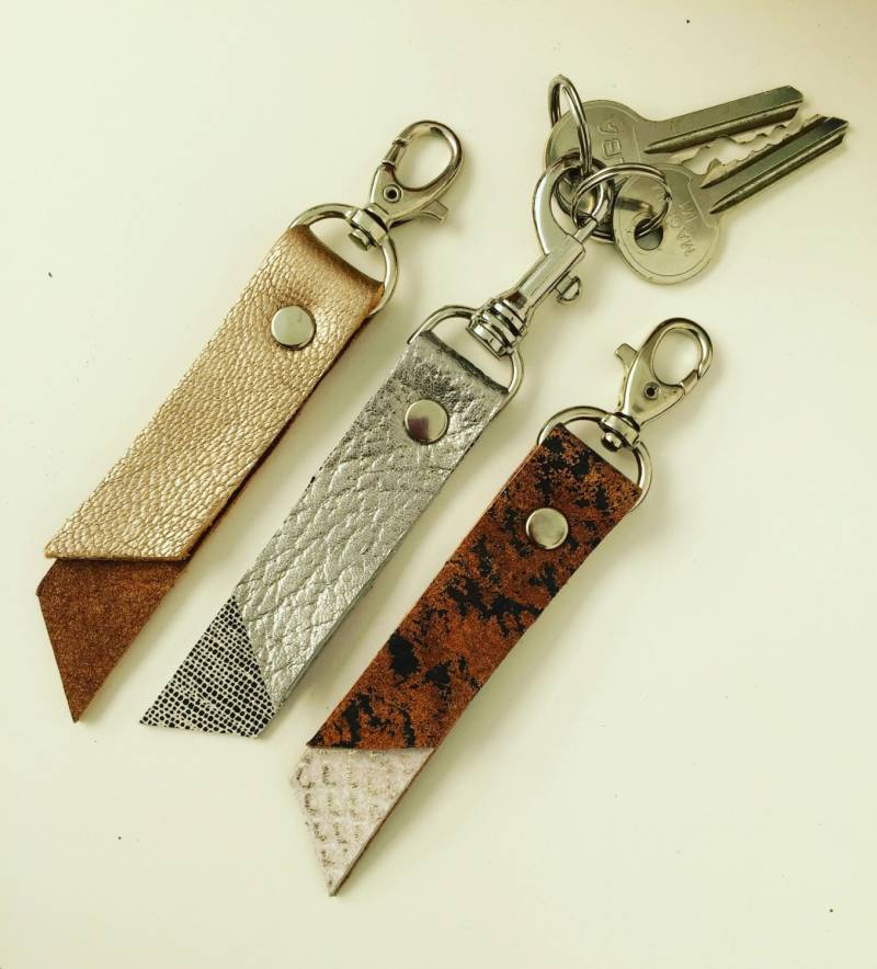 Brauner Leder Schlüsselanhänger, Schlüsselband Aus Leder, Kleines Geschenk Für Sie Brauner Leder Schlüsselanhänger, Schlüsselband Aus Leder, Kleines Geschenk Für Sie von BagsByPancha