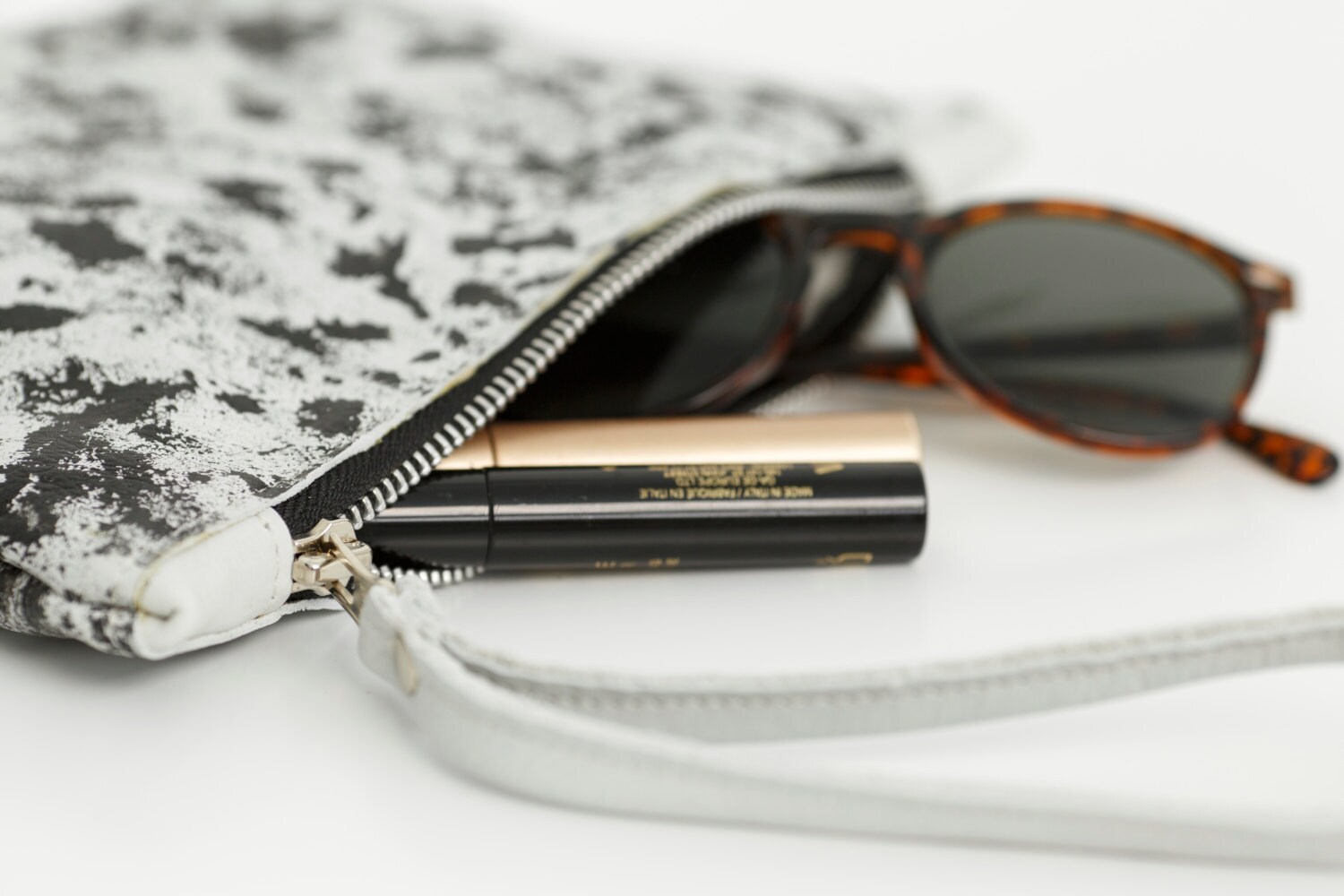 Graue Ledertasche/Kleine Leder Clutch Geschenk Für Sie von BagsByPancha