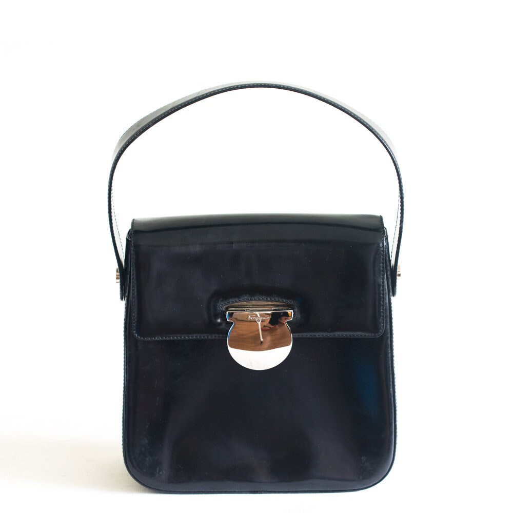 Schwarze Vintage-Umhängetasche Von Salvatore Ferragamo/Geschenk Für Sie Schwarze Vintage-Umhängetasche Von Salvatore Ferragamo/Geschenk Für Sie von BagsTalk
