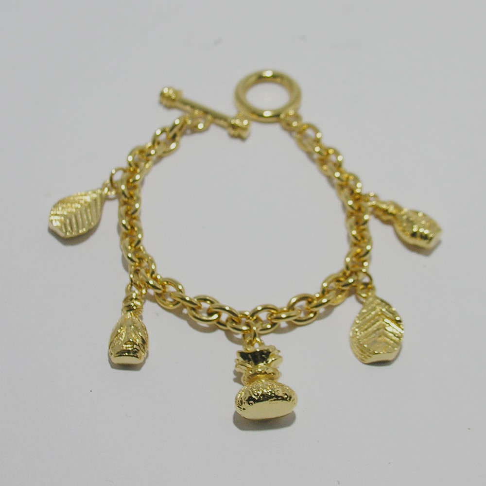 Vintage Kenzo Goldfarbenes Armband Mit Anhängern Vintage Kenzo Goldfarbenes Armband Mit Anhängern von BagsTalk