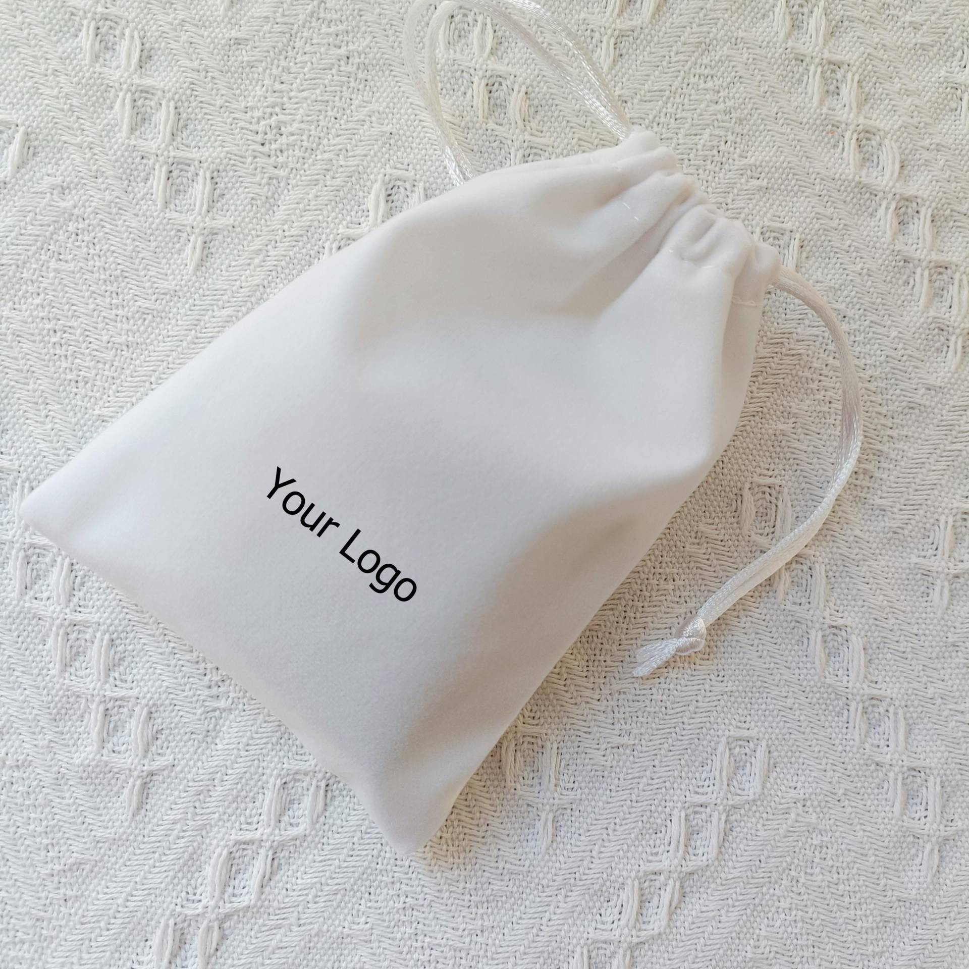 100 Stück Samt-Schmuckbeutel Personalisierter Logo-Druck 100 Stück Samt-Schmuckbeutel Personalisierter Logo-Druck von Bagsbagshome