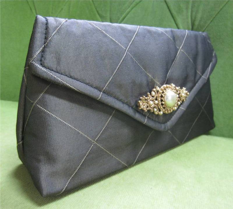 Espresso Farbe Diamant Taft Clutch Espresso Farbe Diamant Taft Clutch von BagsbyPattio