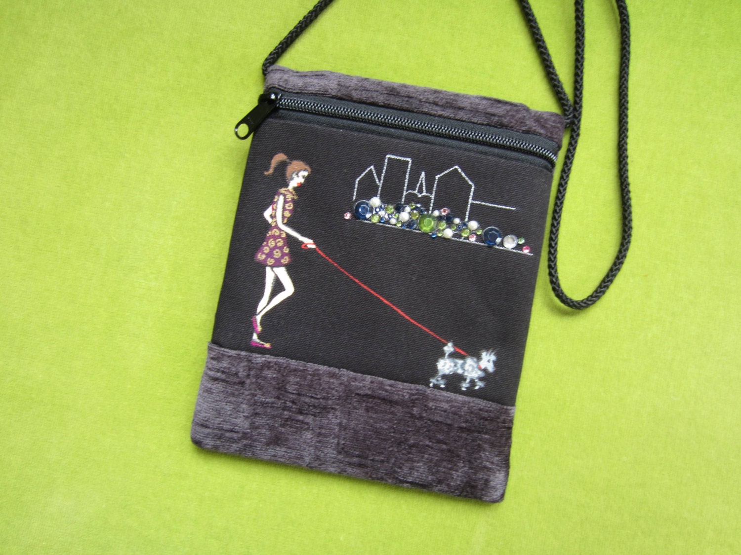 "Handbemalte Reißverschlusstasche - "Girl Walking Dog" "Handbemalte Reißverschlusstasche - "Girl Walking Dog" von BagsbyPattio