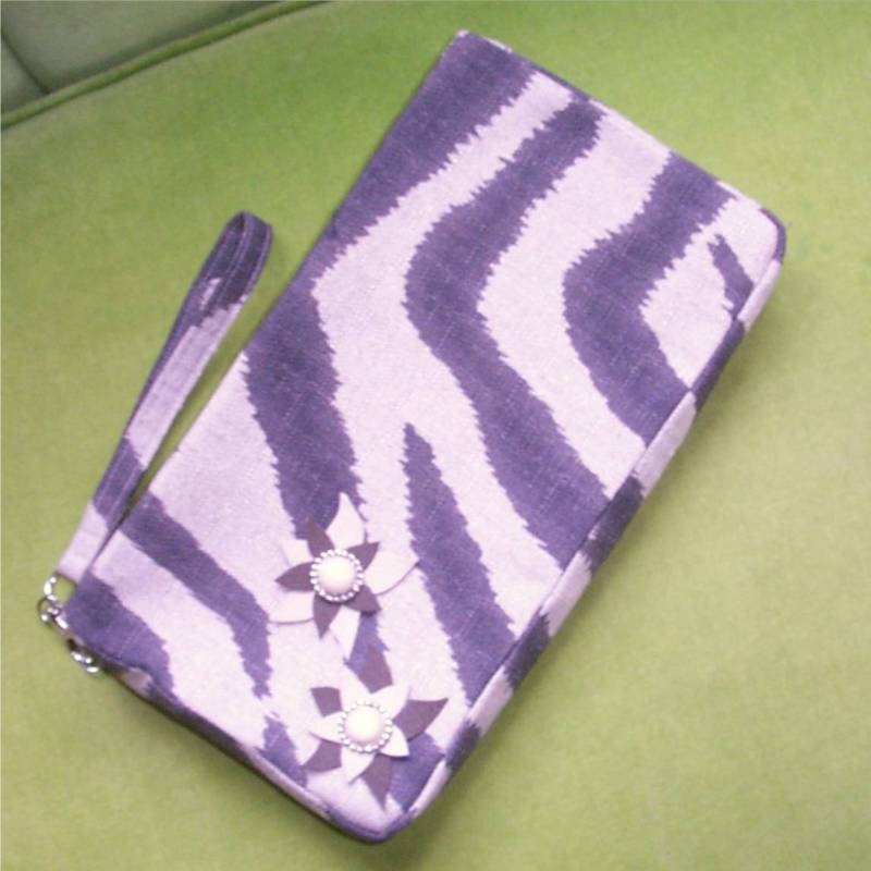 Zebra Clutch in Hellbraun Und Grau Stoff Mit Reißverschluss Oben Zebra Clutch in Hellbraun Und Grau Stoff Mit Reißverschluss Oben von BagsbyPattio