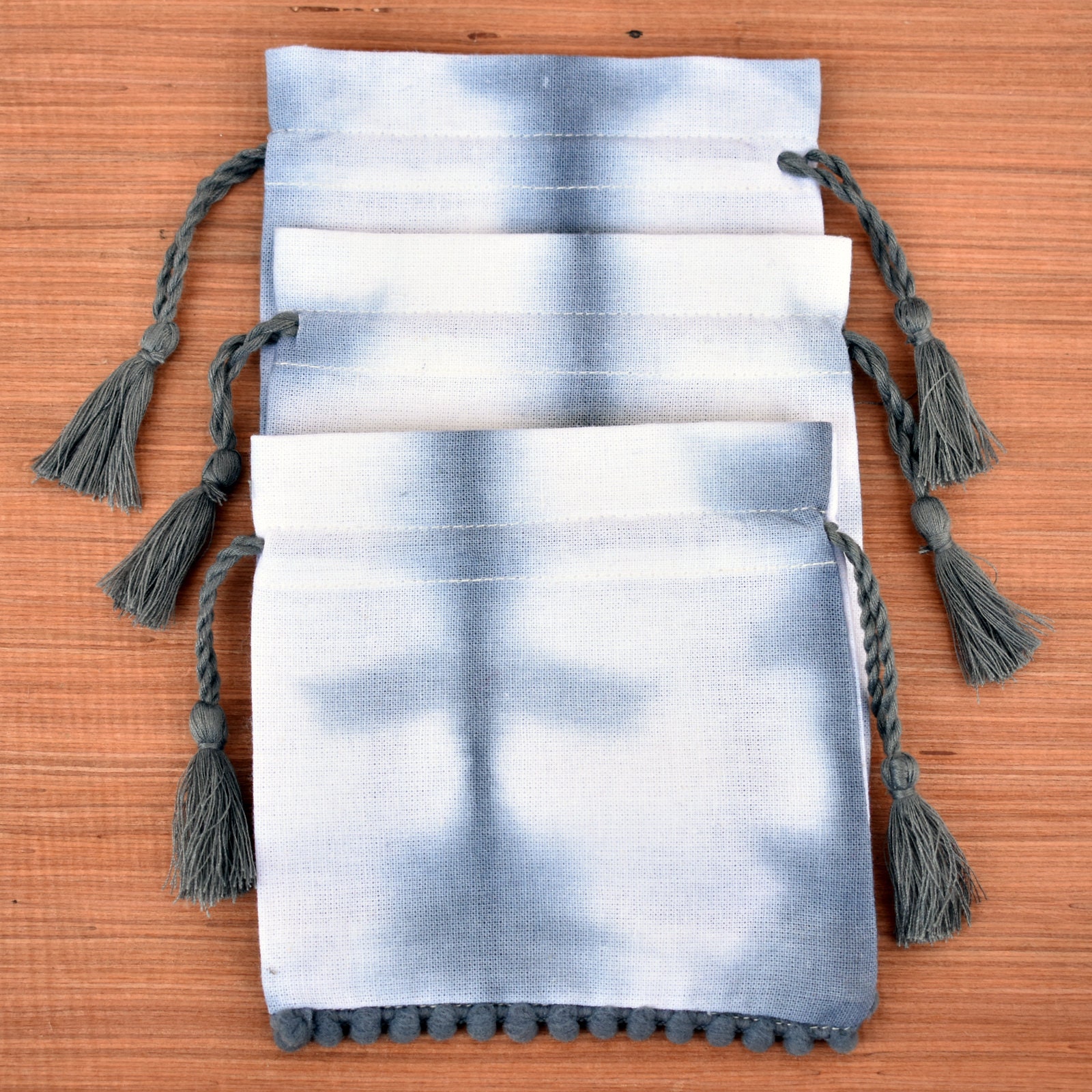 100 Stück Baumwoll-Kordelzugbeutel, Schmuckverpackungen, Geschenkbeutel, Geldbörse, Hochzeitsbevorzugungsbeutel 100 Stück Baumwoll-Kordelzugbeutel, Schmuckverpackungen, Geschenkbeutel, Geldbörse, Hochzeitsbevorzugungsbeutel von Bagwalas