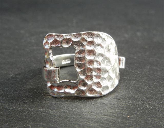 925 Sterling Silber Ring Mit Gürtelschnallenmotiv 925 Sterling Silber Ring Mit Gürtelschnallenmotiv von BaieDesPerles