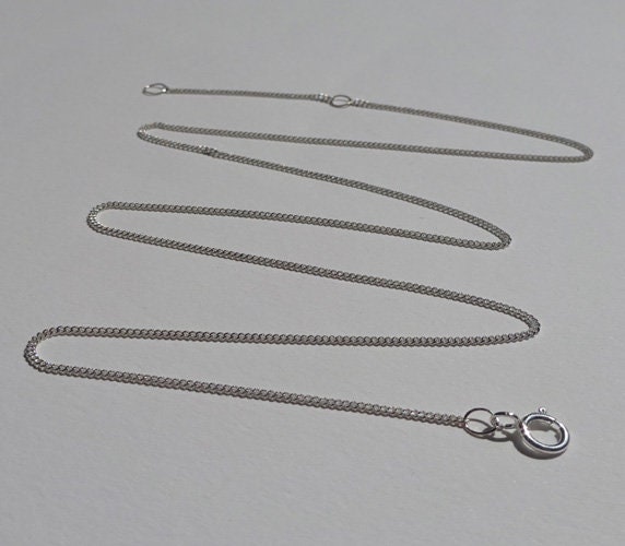 Feine Kette Aus Massivem 925Er Silber, Längenverstellbar Auf 40cm Und 43cm Feine Kette Aus Massivem 925Er Silber, Längenverstellbar Auf 40cm Und 43cm von BaieDesPerles