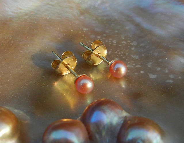 Kleine Aaa-Süßwasser-Zuchtperlenohrringe, Runde Lavendelfarbe, 18 Karat Vergoldeter Vermeil-Haken von BaieDesPerles