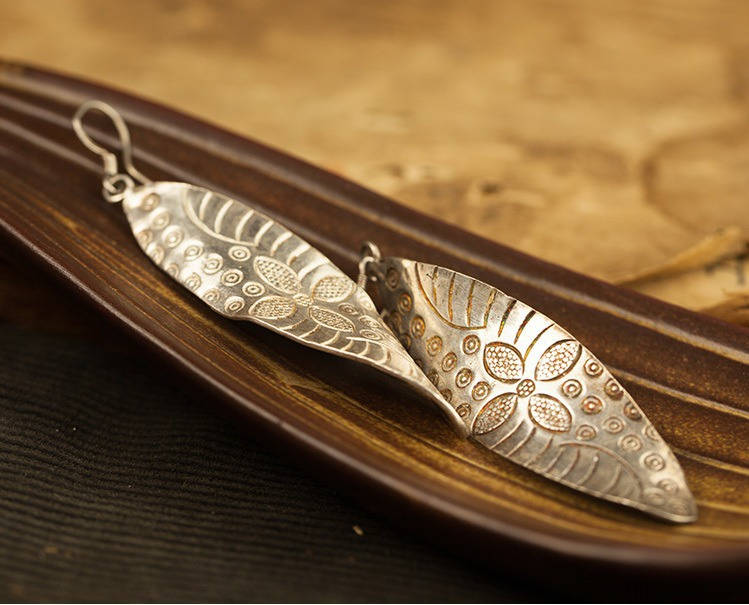 Tropfenohrringe Aus 999Er Sterlingsilber Mit Blattmotiv Tropfenohrringe Aus 999Er Sterlingsilber Mit Blattmotiv von BaieDesPerles