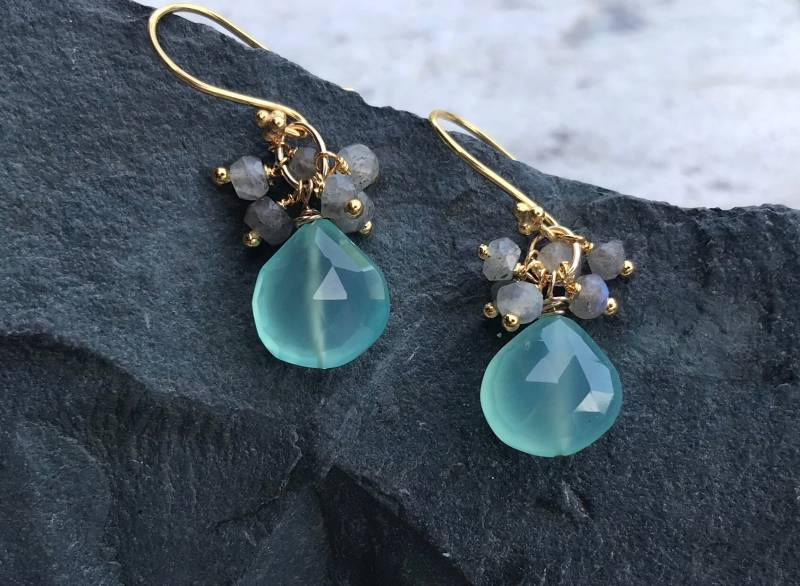 Blaue Chalcedon Und Labradorit Edelstein Ohrringe Blaue Chalcedon Und Labradorit Edelstein Ohrringe von BainbridgeGems
