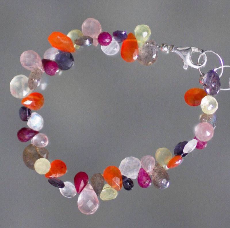Ein Einzigartiges Armband Mit Sterlingsilber Und Mehreren Edelstein-Clustern Ein Einzigartiges Armband Mit Sterlingsilber Und Mehreren Edelstein-Clustern von BainbridgeGems