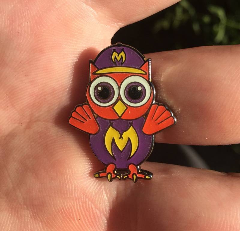 Minnesota Mini Electric Eulenwald Leuchten Hutnadel von BaineVisuals