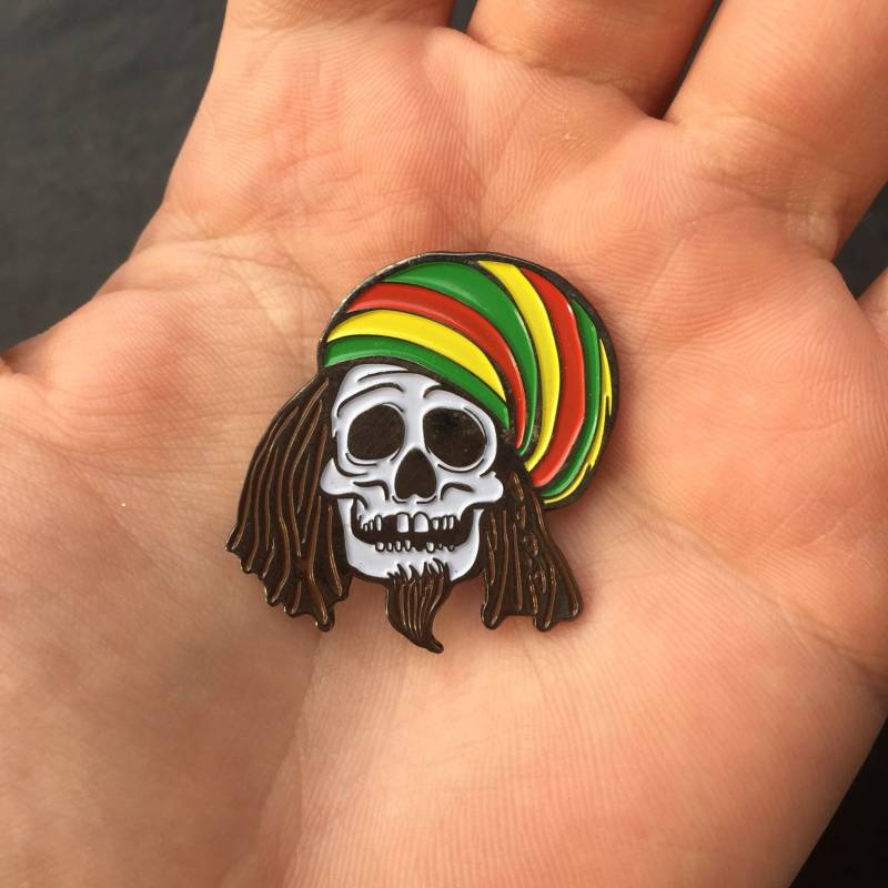 Totenkopf Rasta Pin von BaineVisuals