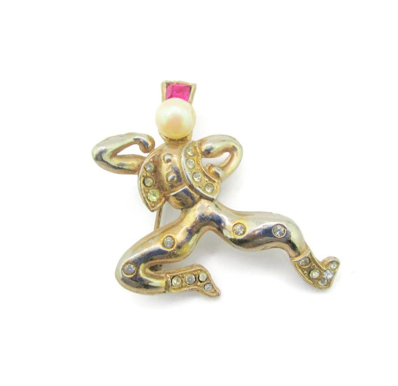 Alfred Philippe Trifari Sasha Brosche/Kosakentänzerin Kunstperlen-Gesicht Klare Chaton Strass Rosa Trapezhut Nicht Signierter Goldton von BajanLizard
