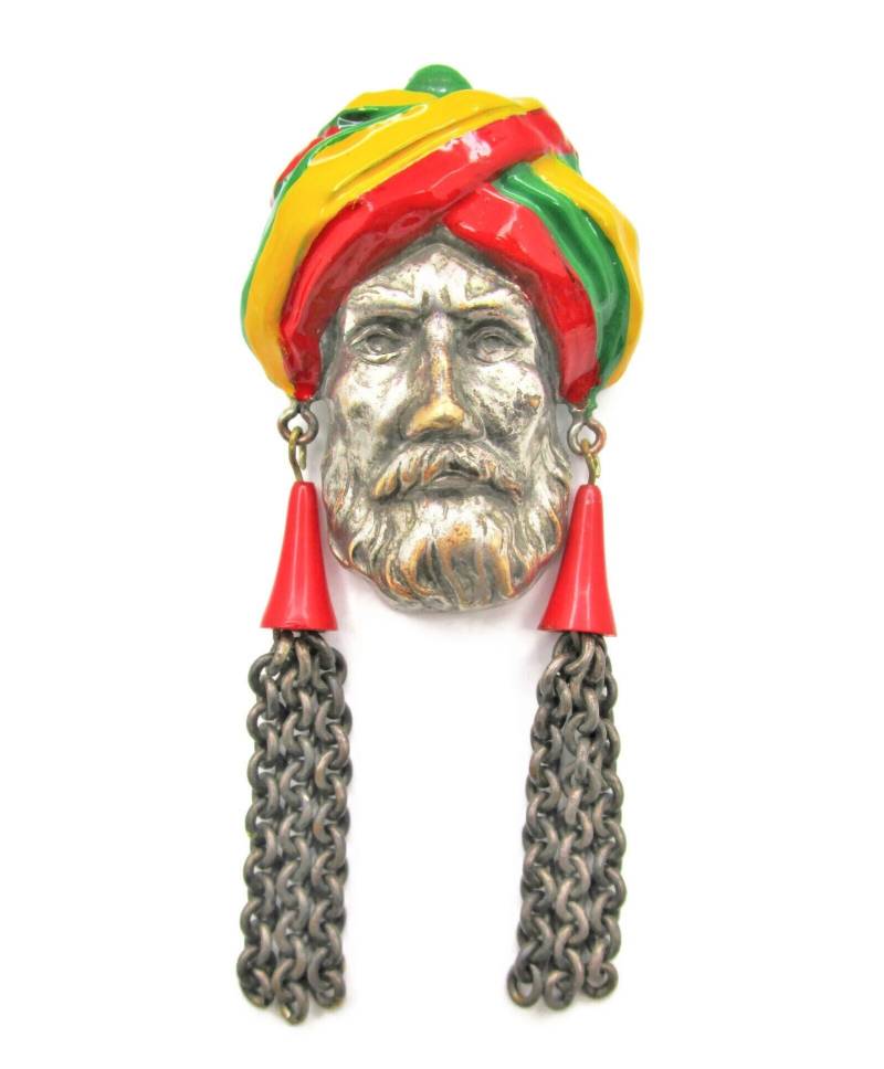 Art-Deco-Turban-Mann-Anstecknadel/Sultan Von Joseff Oder Kandell-Marcus-Form Rote Lucite-Kegel Und -Ketten Rotgold-Grüne Emaille-Kopfverpackung von BajanLizard