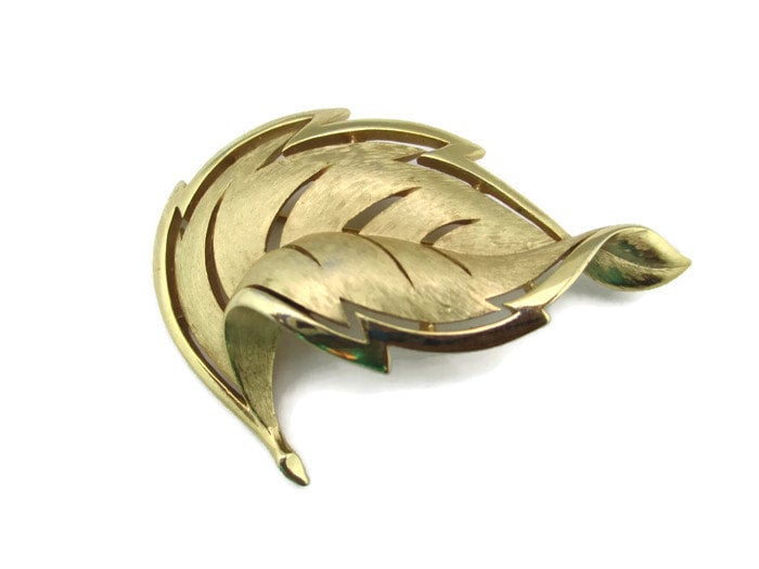 Vintage Krone Trifari Gold Ton Feder Brosche Anstecknadel von BajanLizard