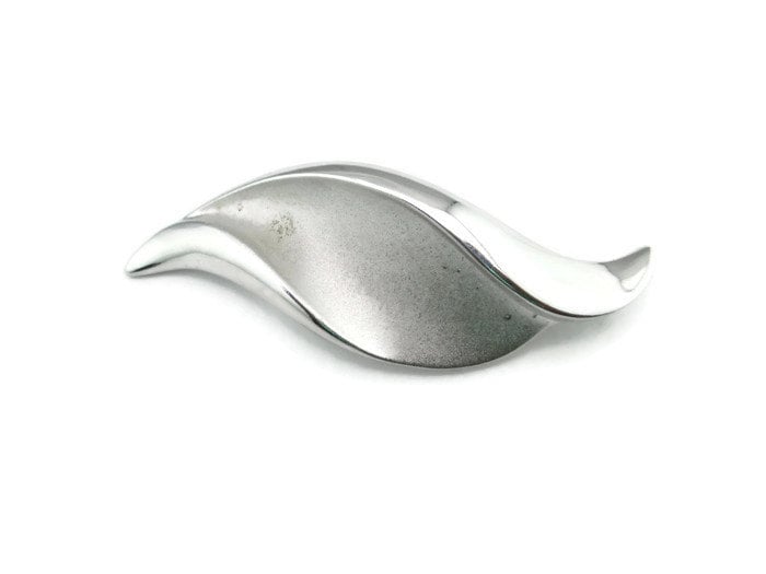 Vintage Krone Trifari Silvertone Abstract Wave Brosche Pin Vintage Krone Trifari Silvertone Abstract Wave Brosche Pin von BajanLizard