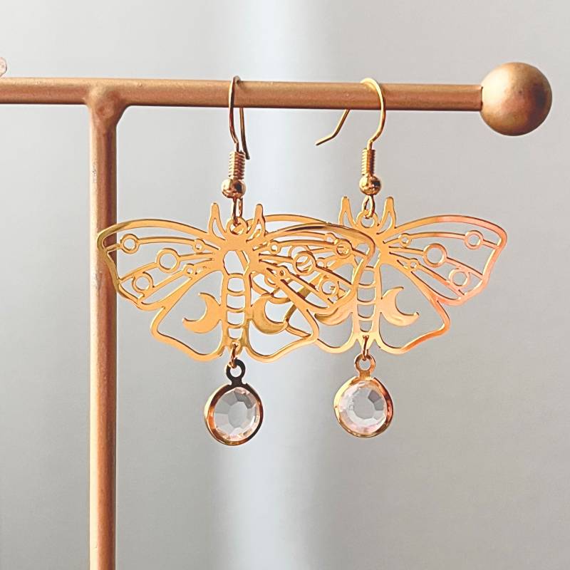 Goldene Motten-Edelstein-Ohrringe von BakaMaica