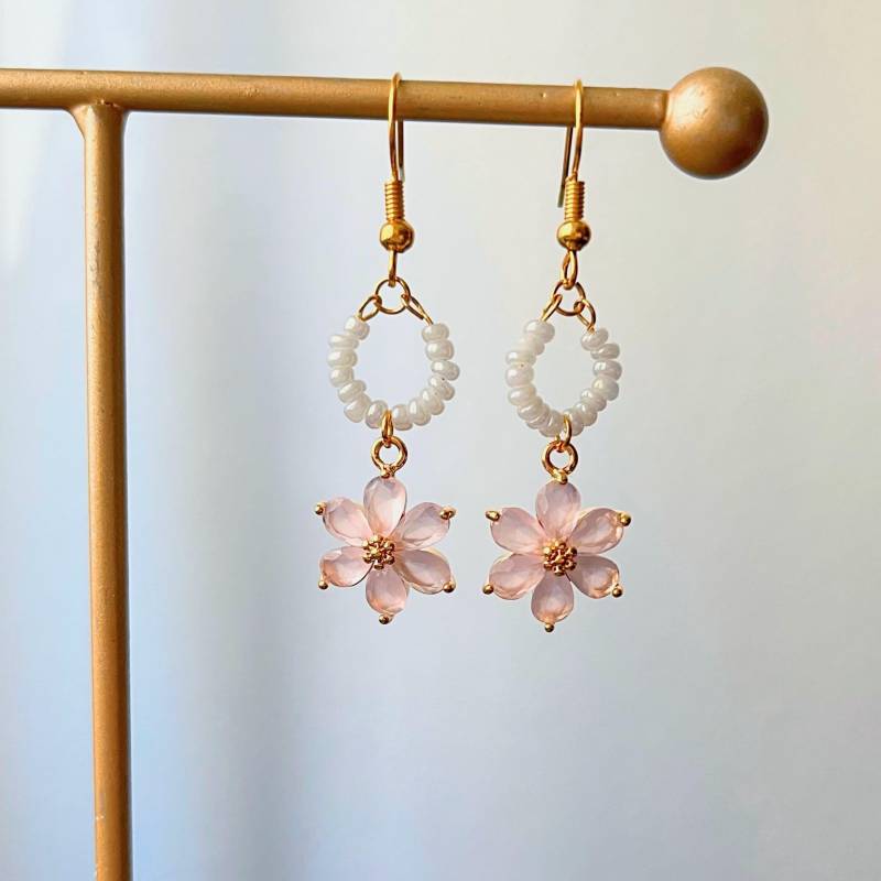 Perlen Rosen Blumen Ohrringe von BakaMaica