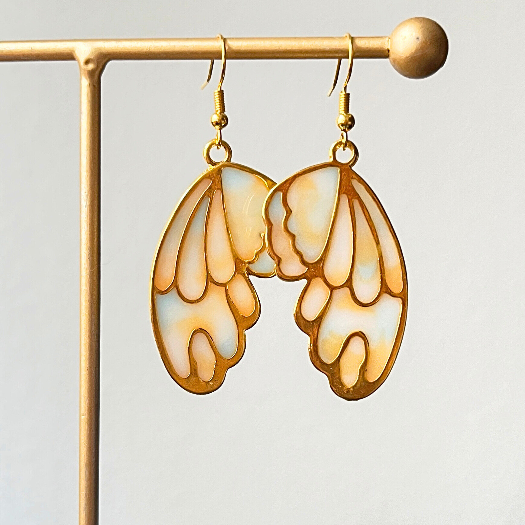 Verträumte Schmetterlingsflügel Ohrringe || Gießharz von BakaMaica