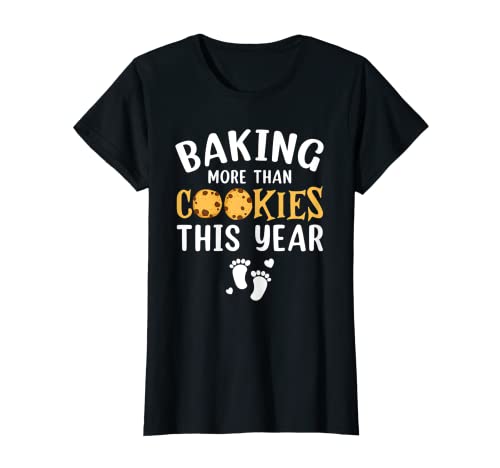 Damen Baking More Than Cookies This Year Christmas Schwangerschaftsbäcker T-Shirt von Baking More Than Cookies This Year Xmas Pregnancy