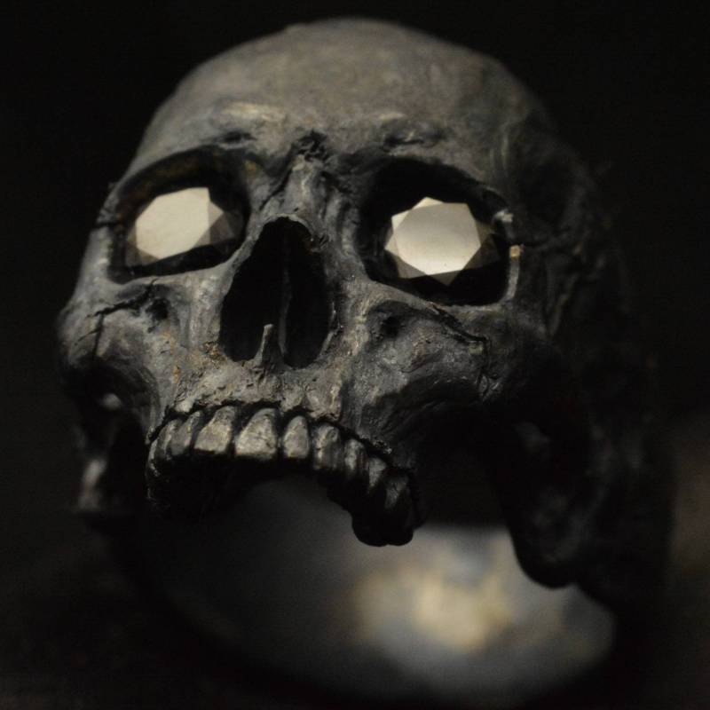 Into The Fire Schmuck - Totenkopf Ring Mid-Size Halbkiefer Mit Schwarzen Edelsteinen Silber .925 #16 Etsy von Bakogiorgis